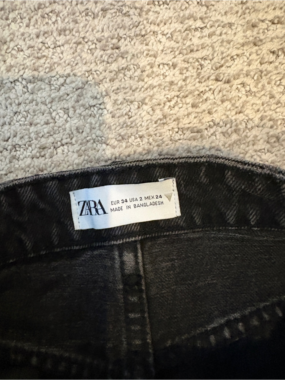Zara Black High-Rise Frayed Hem Denim Shorts Size 2 - Picture 2 of 3
